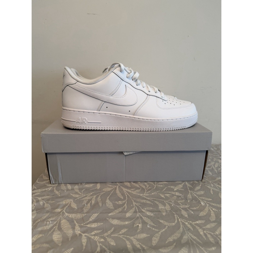 Nike Air Force 1 '07 Mens Size 13 White Excellent Sneakers CW2288-111 Low Top